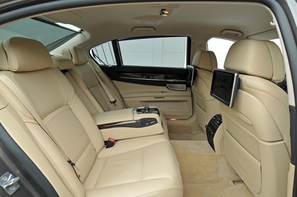 025-bmw-7-series-long-wheelbase-facelift