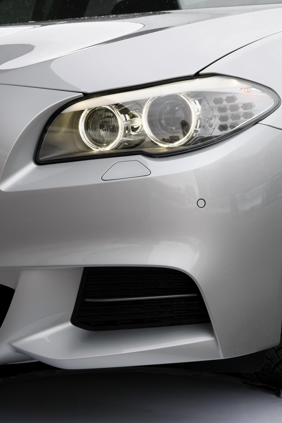 032-m550xd
