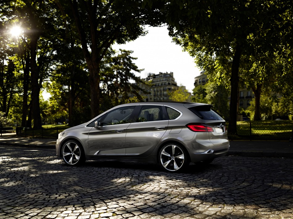 034-BMW-Concept-Active-Tourer