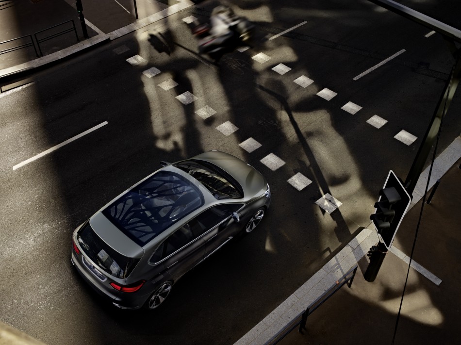 040-BMW-Concept-Active-Tourer