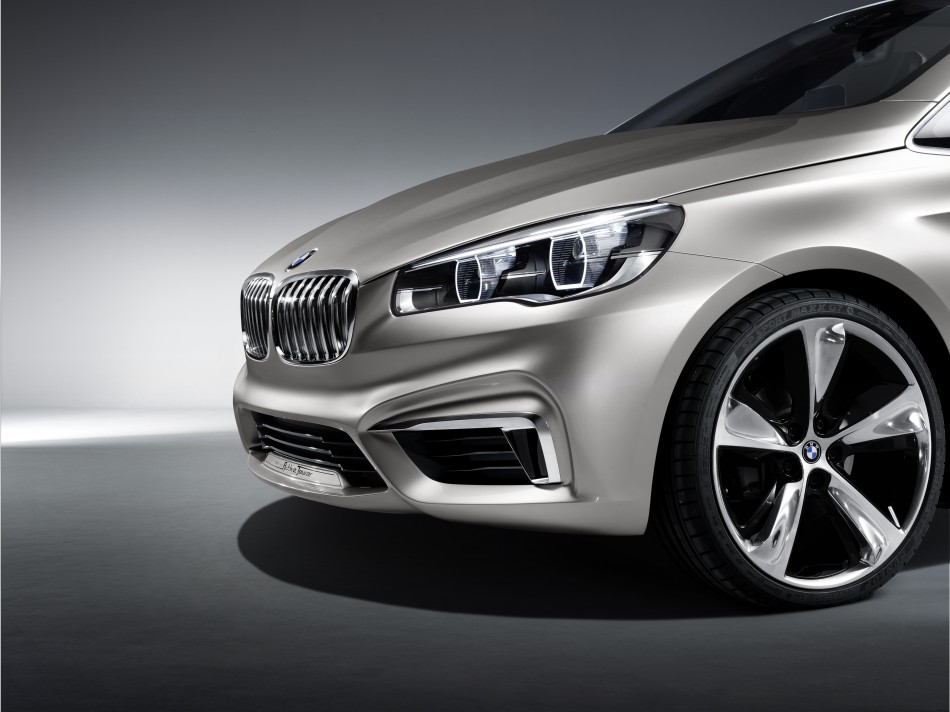 052-BMW-Concept-Active-Tourer