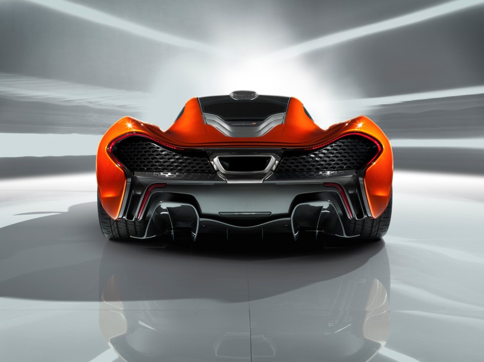12_McLarenP1_Paris2012_MRes