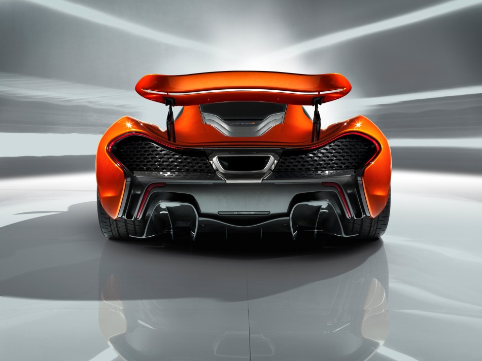 13_McLarenP1_Paris2012_MRes