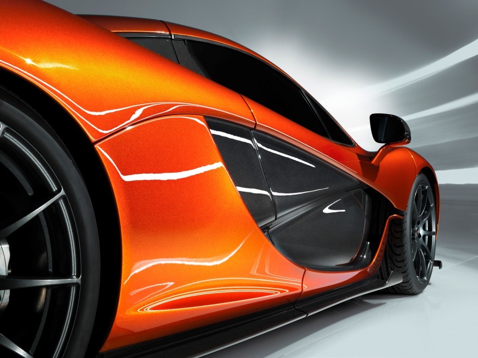 14_McLarenP1_Paris2012_MRes