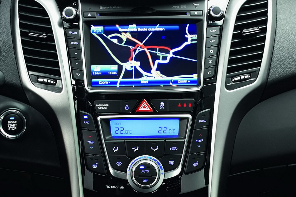 2012-Hyundai-i30-10