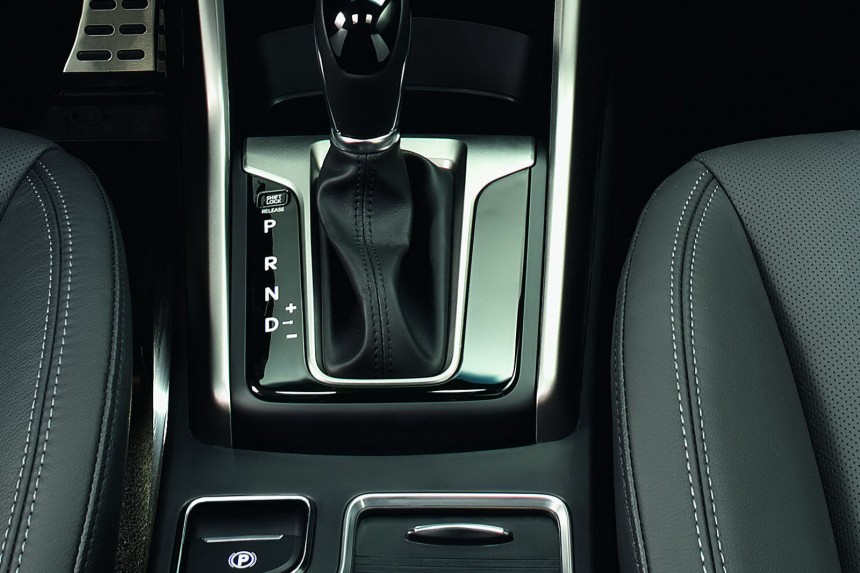 2012-Hyundai-i30-11