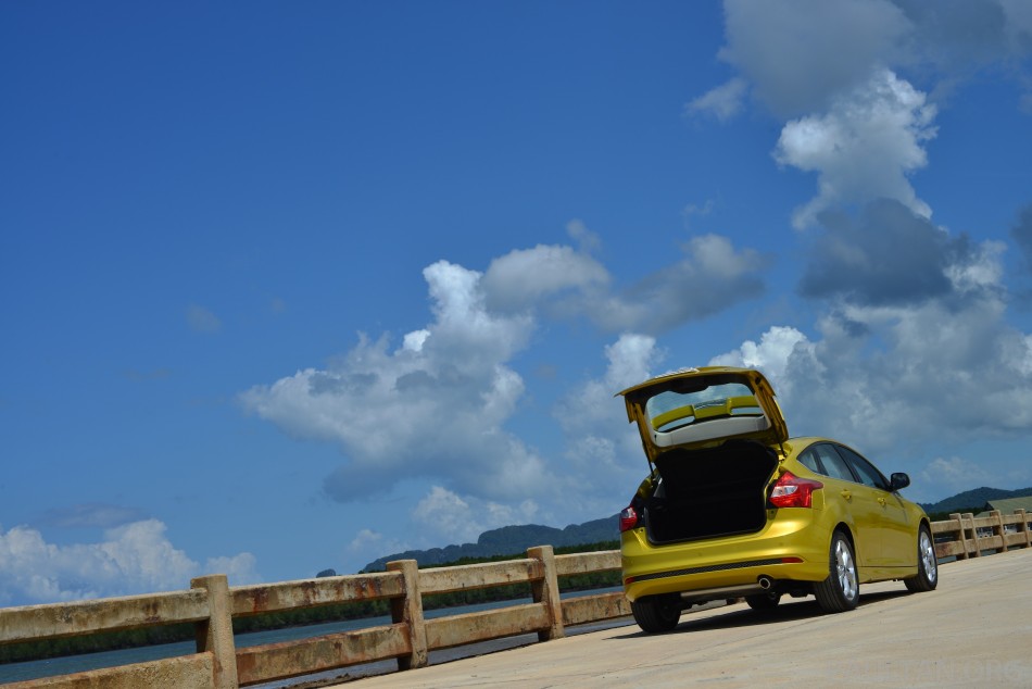 2012-ford-focus-krabi-26