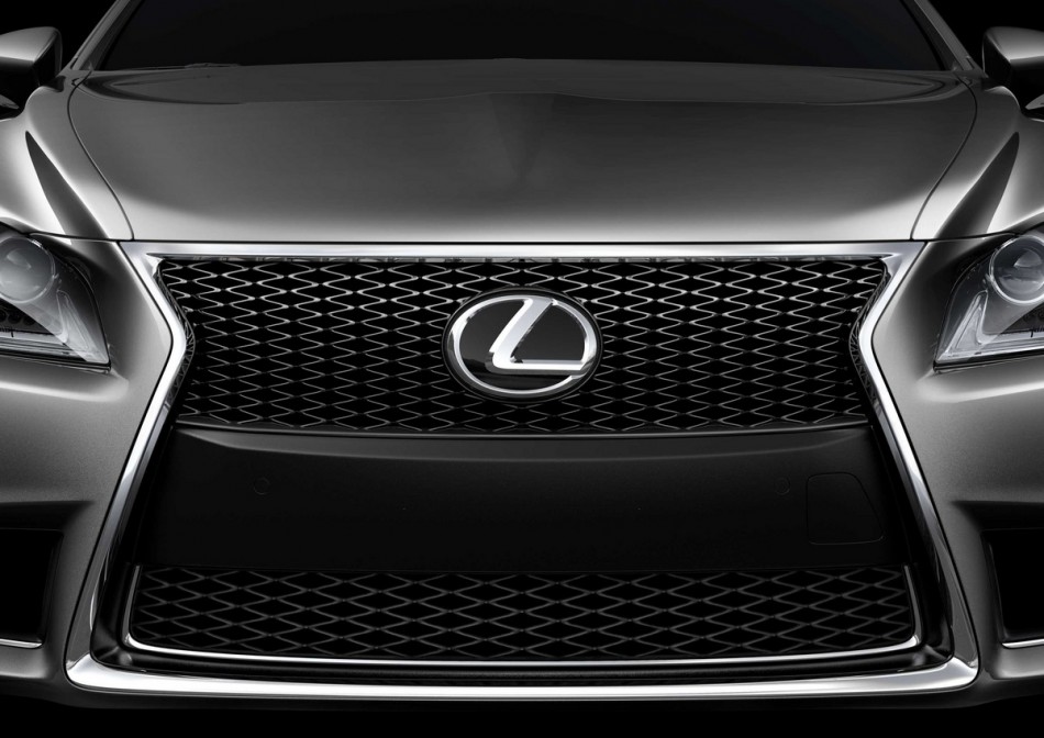 2013-lexus-ls-leak-01