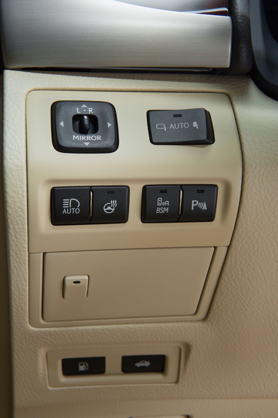 2013-lexus-ls460-11