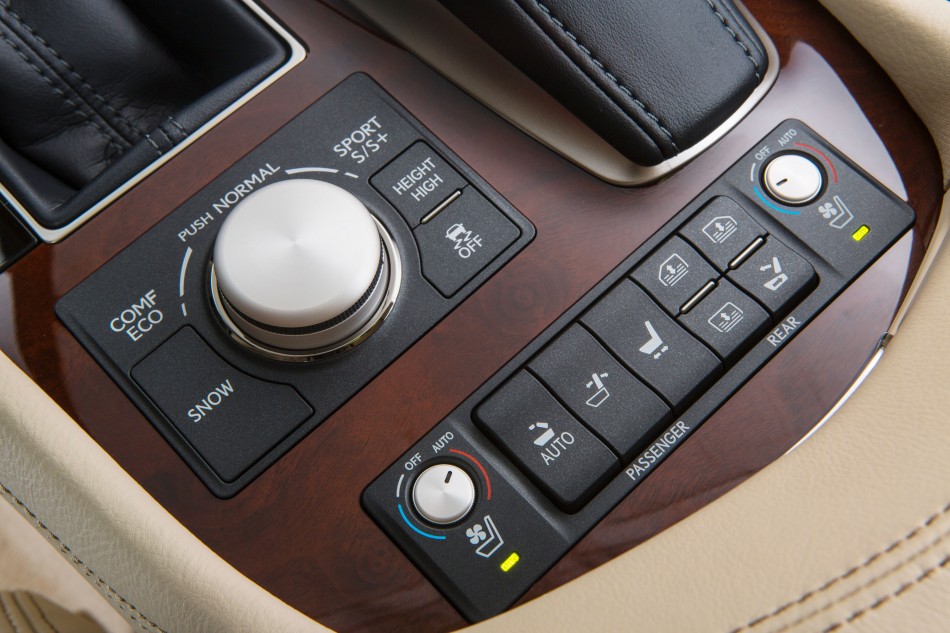 2013-lexus-ls460-17