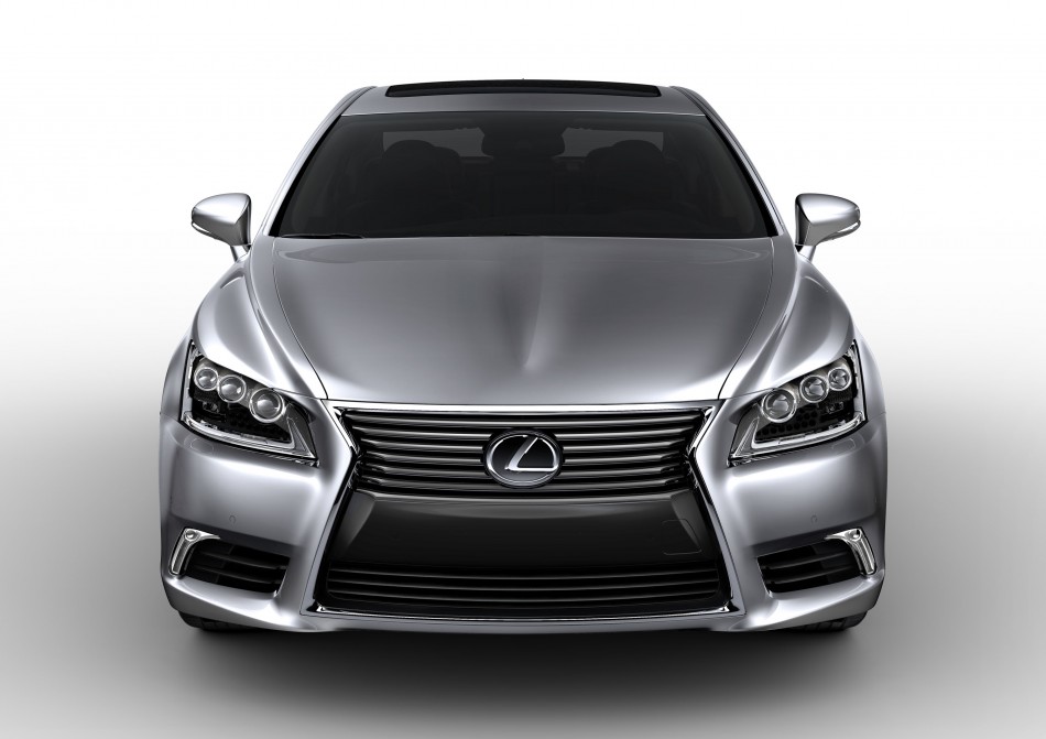 2013-lexus-ls460-32