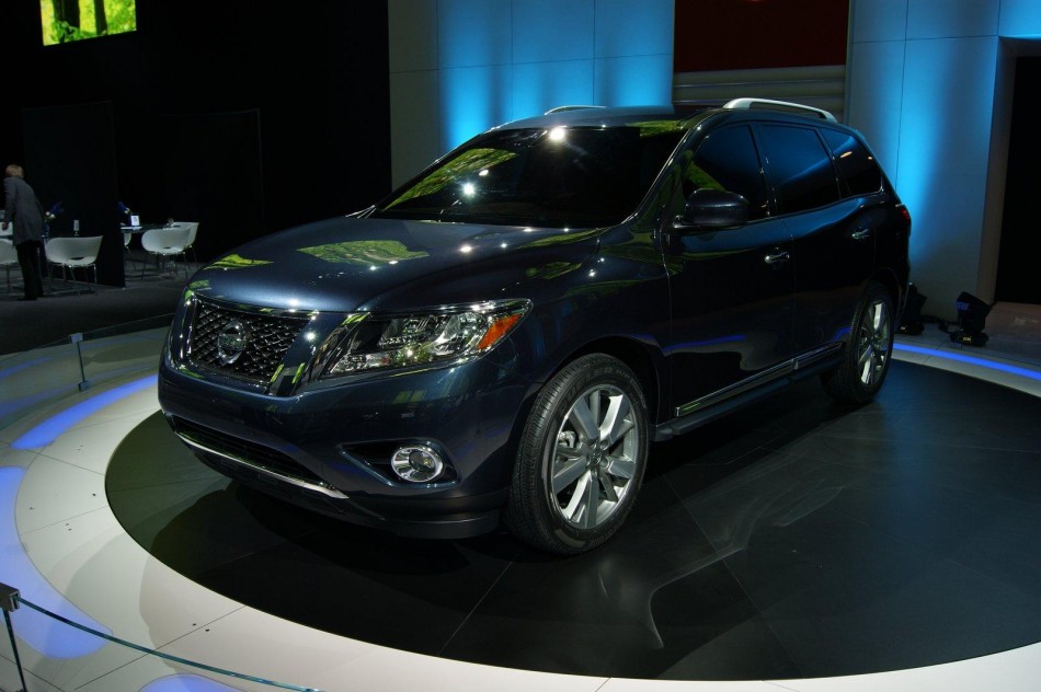 2013-nissan-pathfinder-06