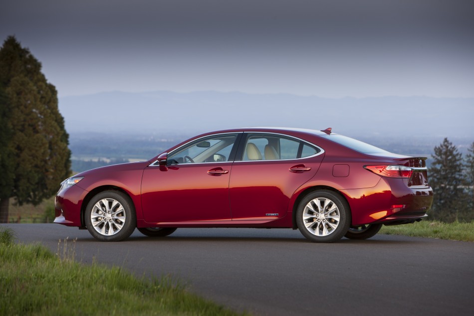 2013_Lexus_ES_300h_004_1