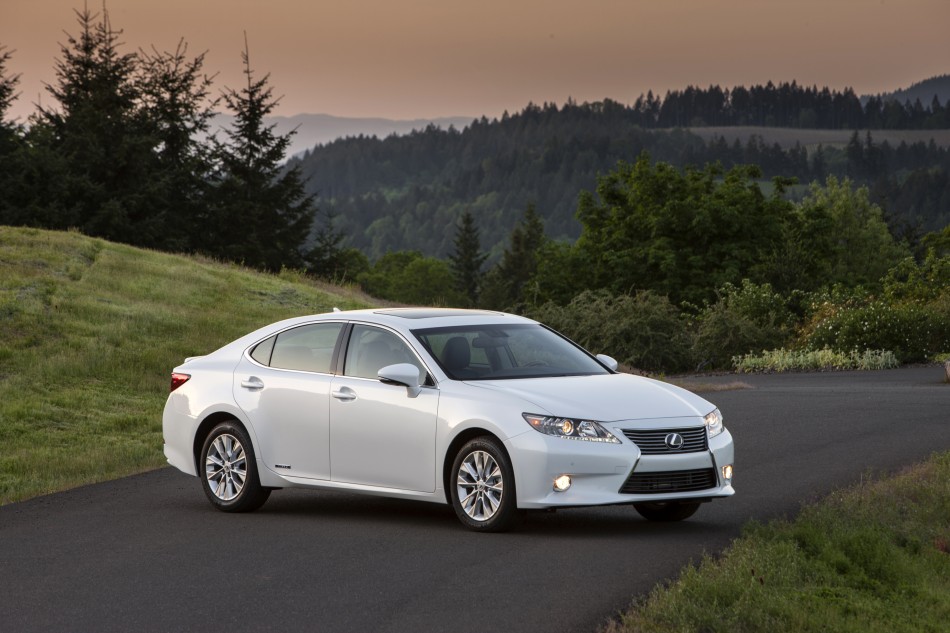 2013_Lexus_ES_300h_010_1