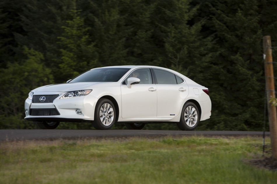 2013_Lexus_ES_300h_015_1