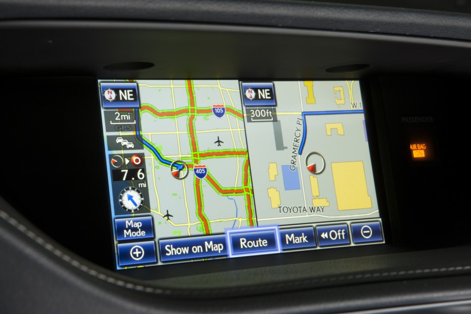 2013_Lexus_ES_300h_027