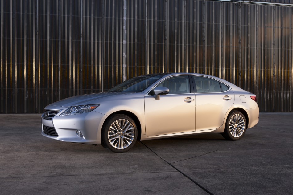 2013_Lexus_ES_350_002_1