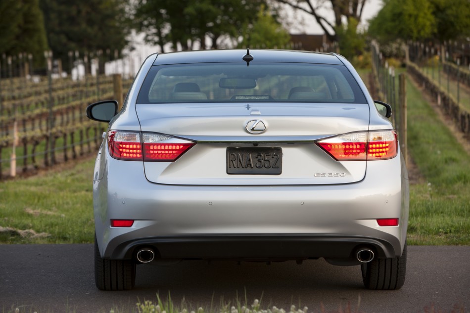 2013_Lexus_ES_350_009