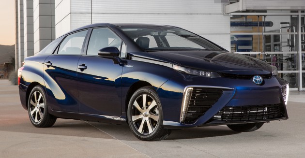 2016_Toyota_Fuel_Cell_Vehicle_031