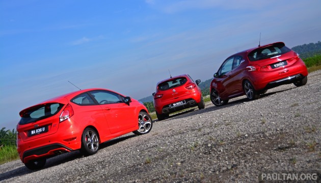 Ford_Fiesta_ST_vs_Peugeot_208_GTI_vs_Renault_Clio_RS_ 007