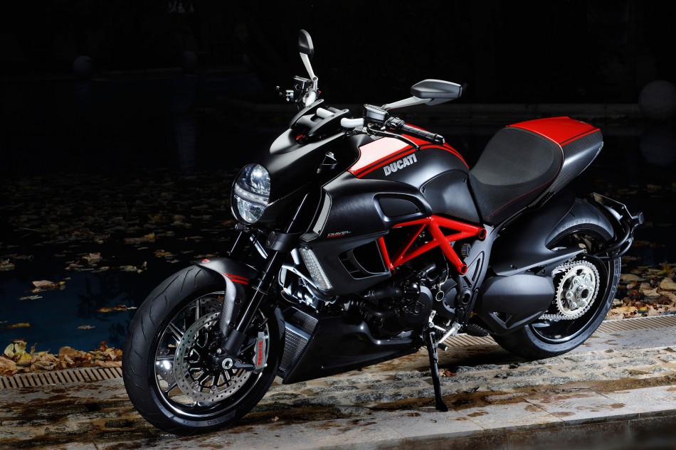 25-24_Diavel_Carbon