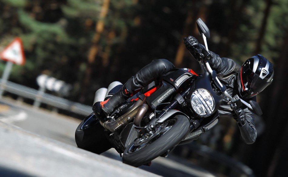 47-46_Diavel_Carbon