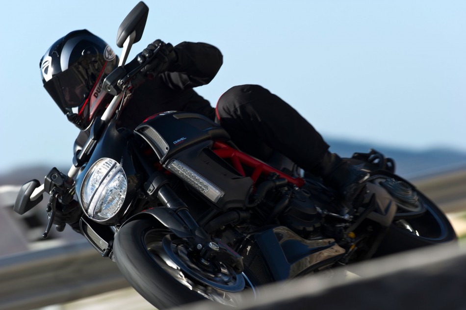 56-55_Diavel_Carbon