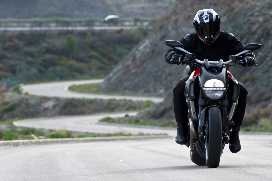57-56_Diavel_Carbon