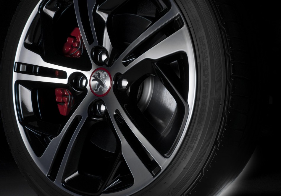 590337_Peugeot 208 GTi_1208_06