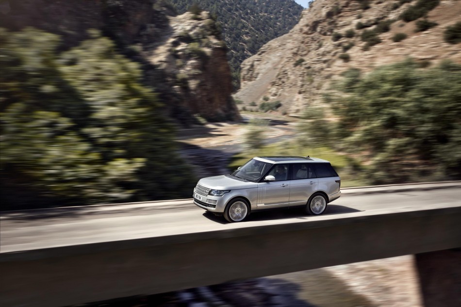 594227_LR_Range_Rover_Location_15