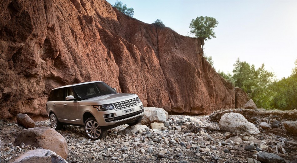594243_LR_Range_Rover_Location_13
