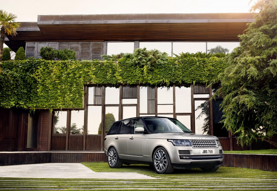 594252_LR_Range_Rover_Location_House_06