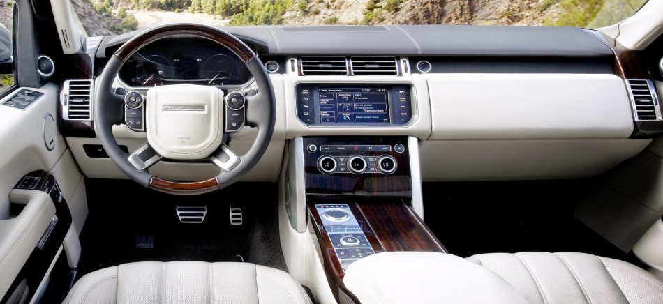 594260_LR_Range_Rover_Location_Interior_02