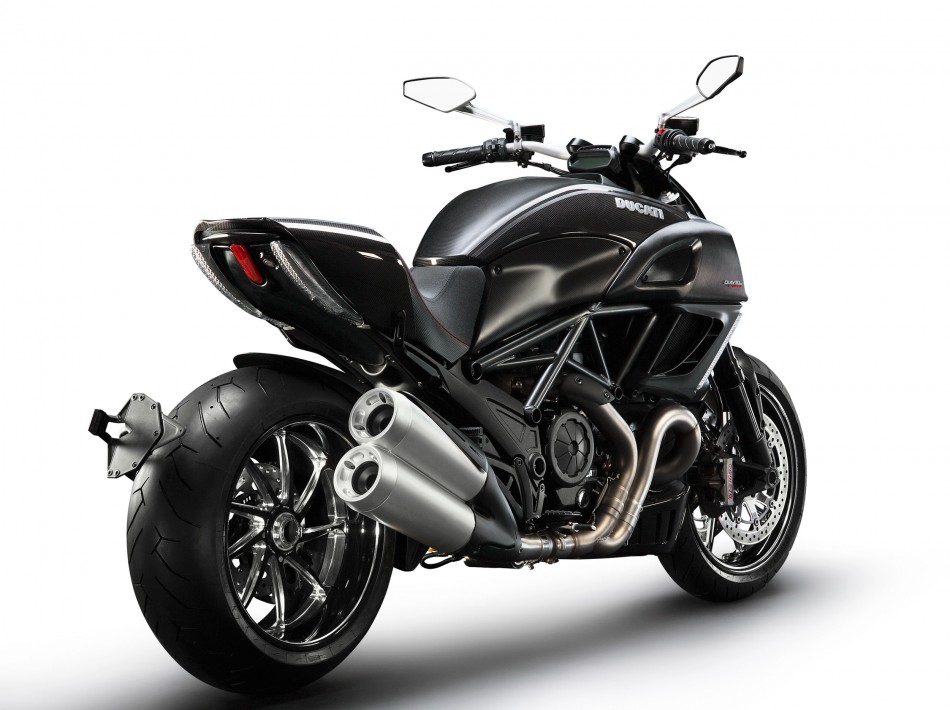 6-05_Diavel_Carbon