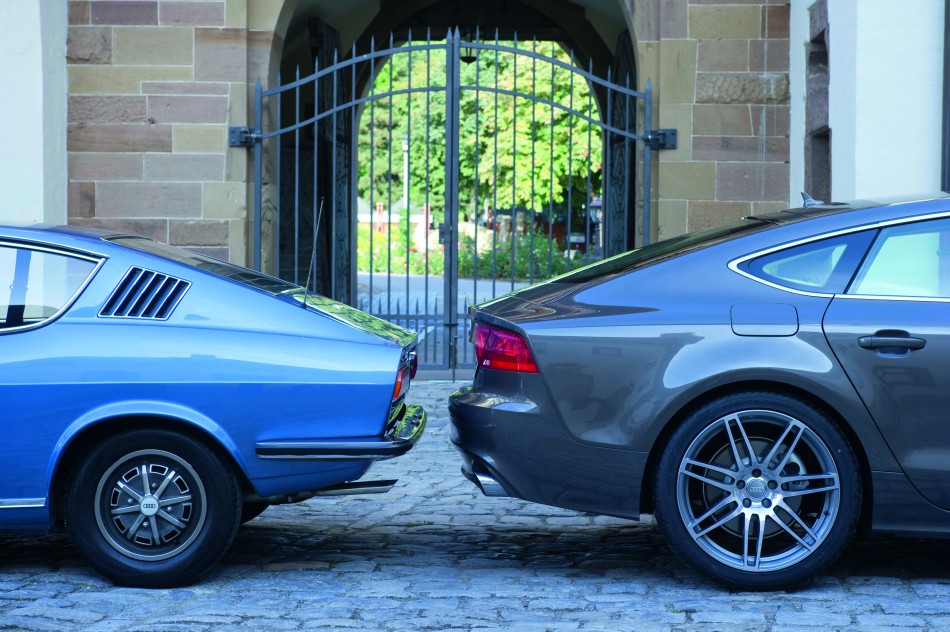 Audi A7 Sportback /Treffen der Generationen: Audi 100 Coup  S und A7 Sportback - Designikone der 1970er Jahre trifft Designikone von 2010