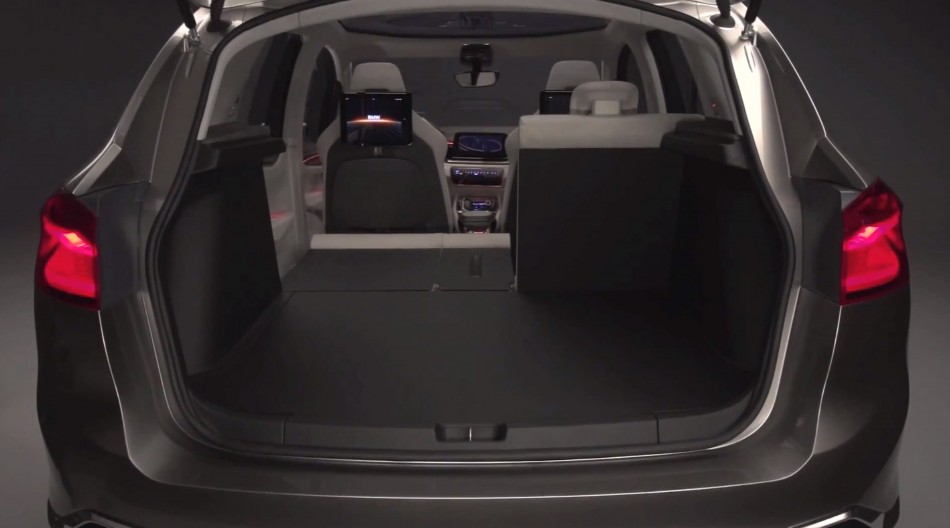 BMW-Concept-Active-Tourer-bootspace-002