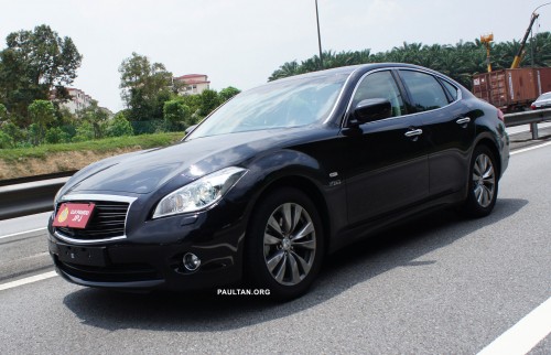 The SLR wielding eagle eye snapped some highres images of an Infiniti M 