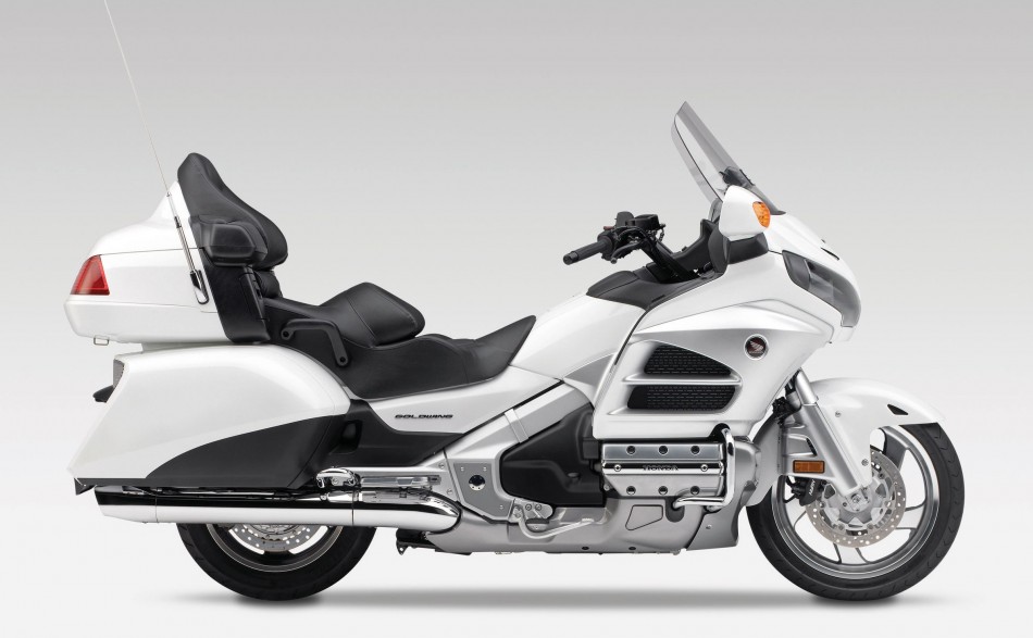 Honda-2012-Gold-Wing-in-Pearl-Fadeless-White-(side)@