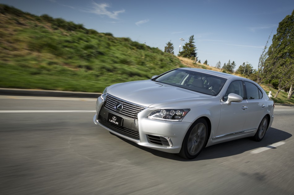 Lexus LS460 Press-370