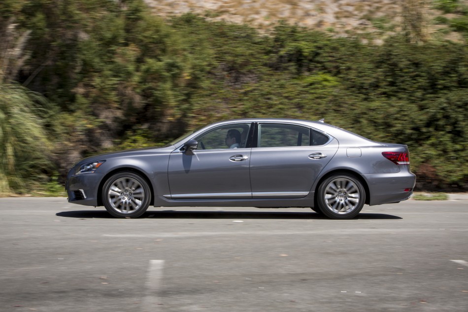 Lexus LS460 Press-80
