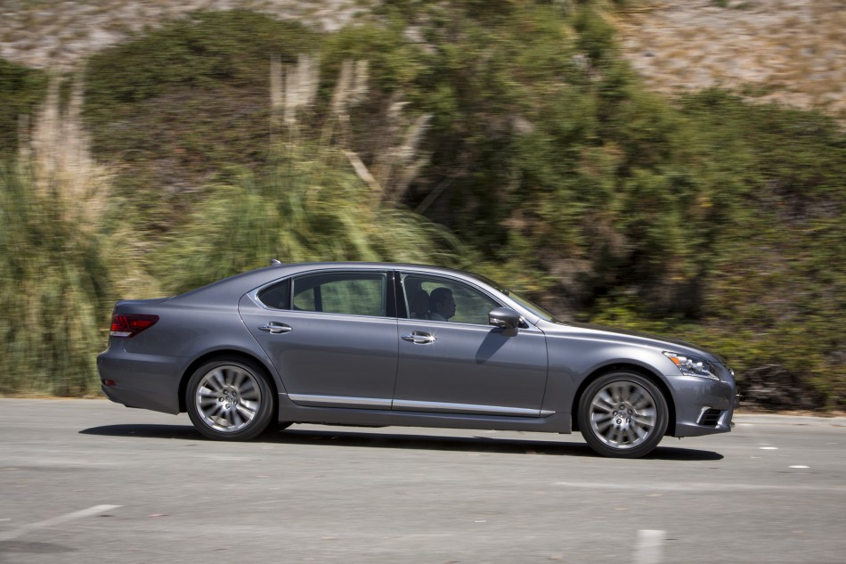 Lexus LS460 Press-90