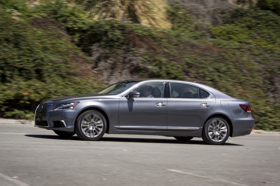 Lexus LS460 Press-95