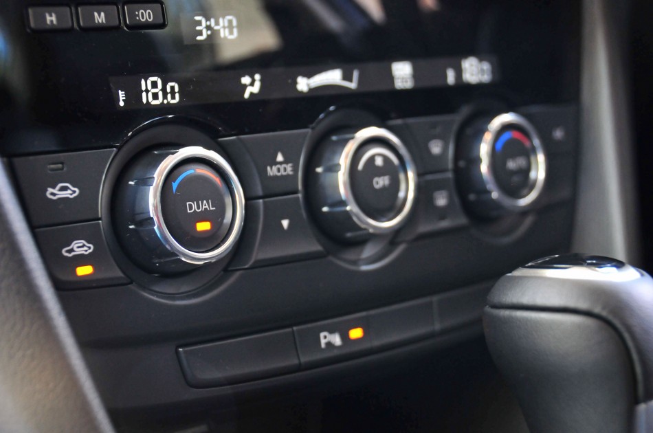 Mazda6_airconcontrols