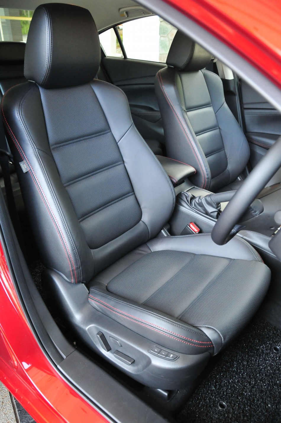 Mazda6_frontseats