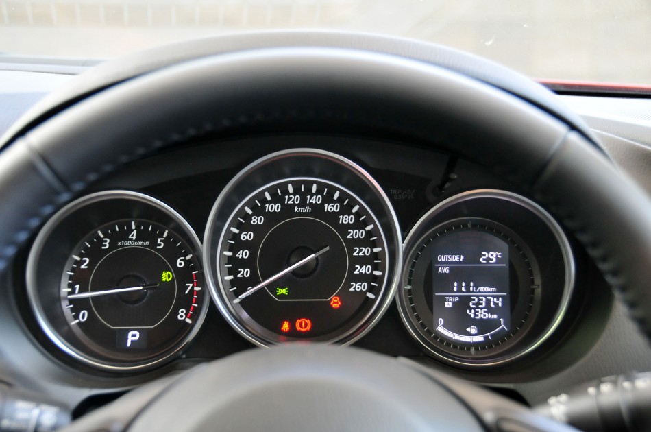 Mazda6_instrumentmeter