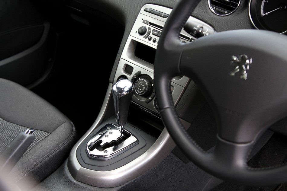 Peugeot408_016