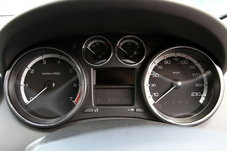 Peugeot408_027