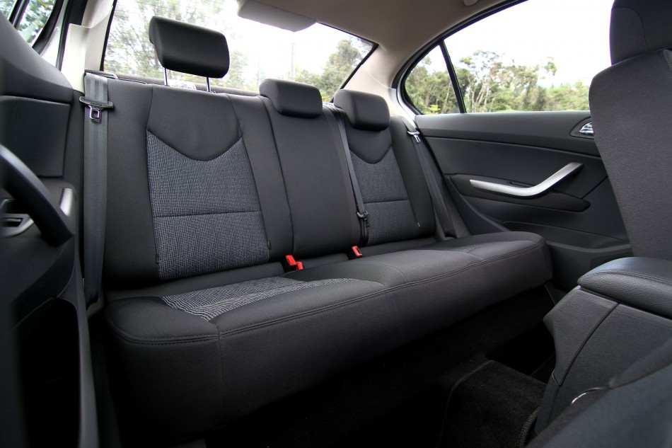 Peugeot408_036