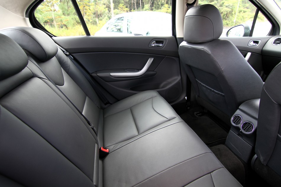 Peugeot408_044