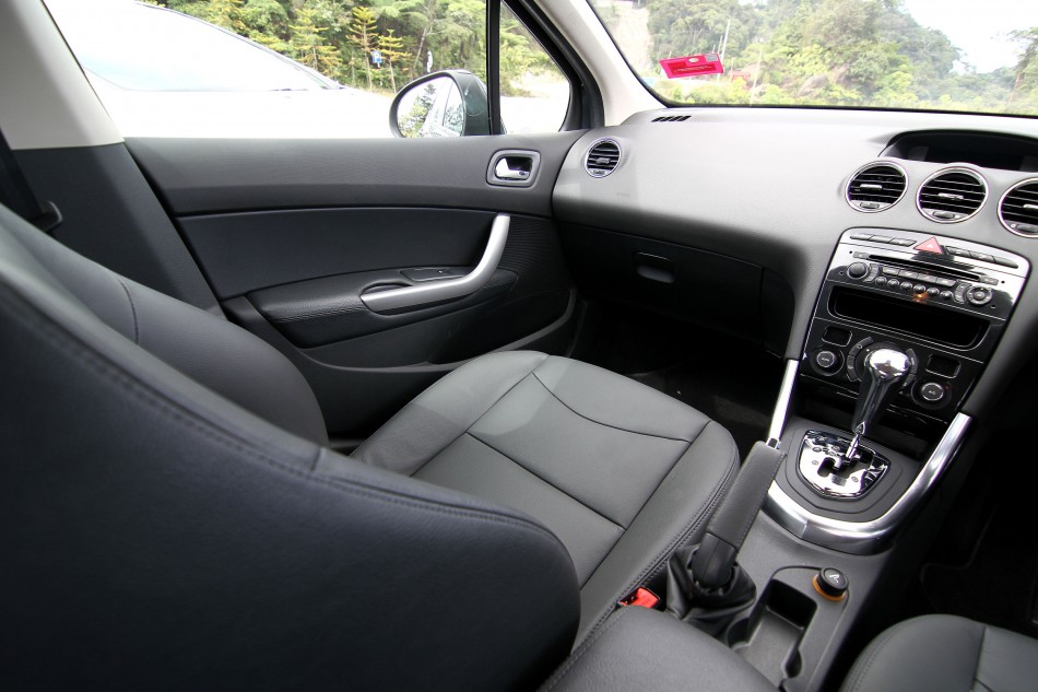 Peugeot408_046